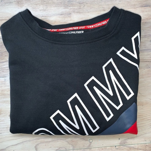 Tommy Hilfiger Black Cropped Long Sleeve Sweatshirt - Picture 4 of 9